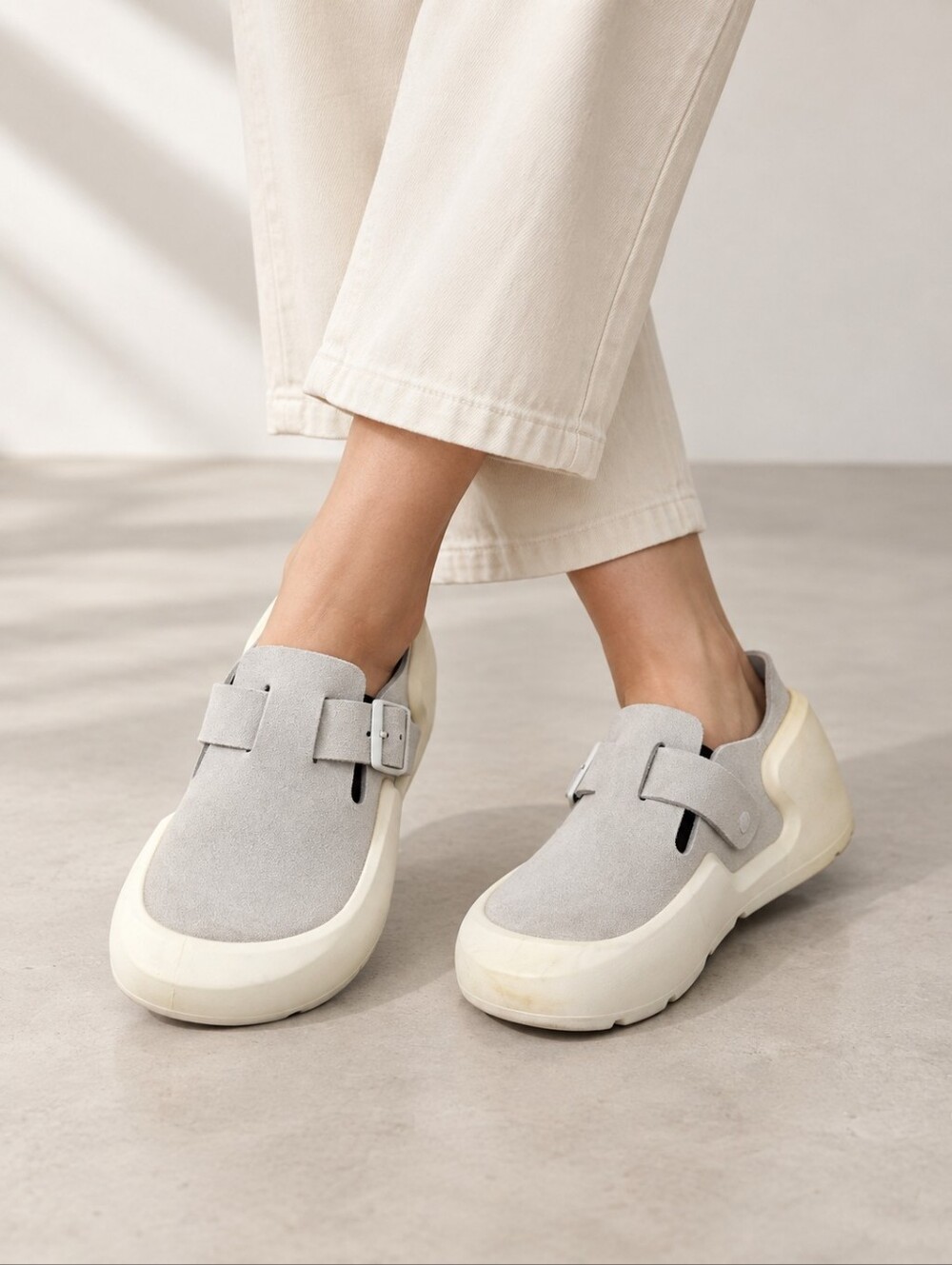 Birkenstock Reykjavik Antique White Nubuck Buckle Clogs Platform EU 41 US 10